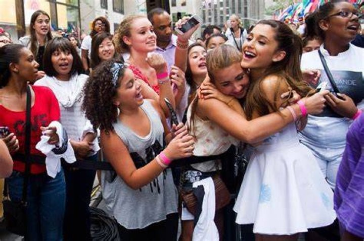 Ariana Grande Fans Are &lsquo;Disgusted&rsquo; by Her &lsquo;Sexualization&rsquo; on Teen