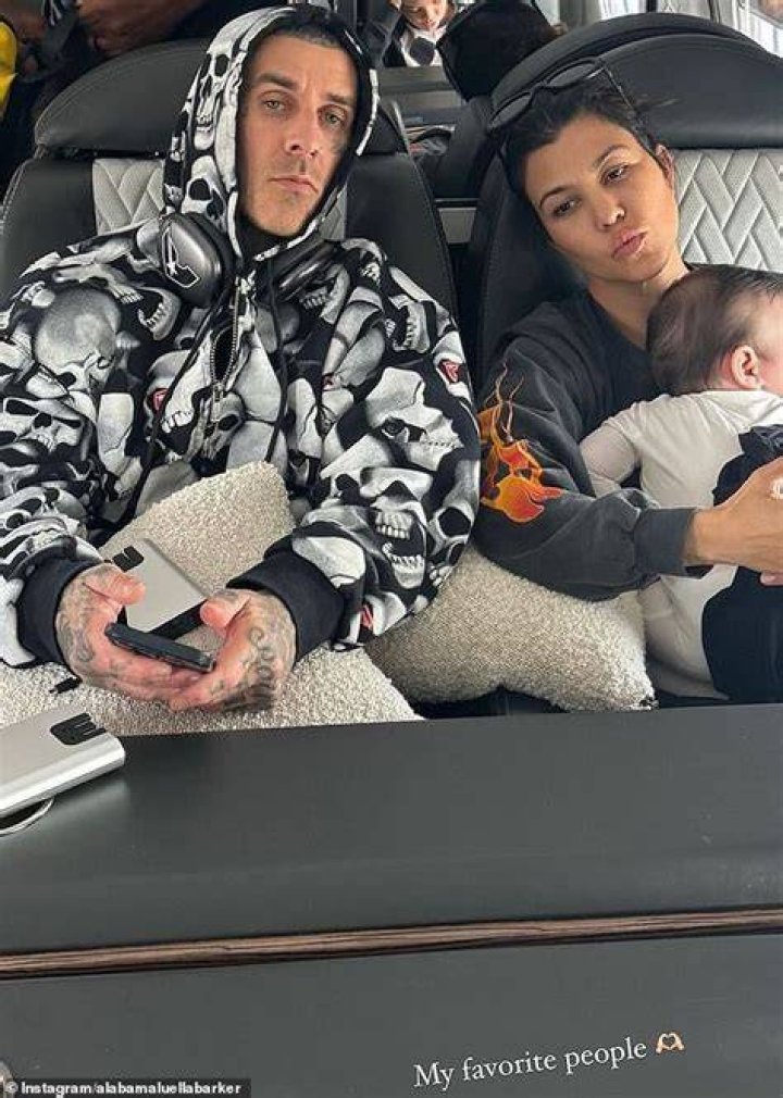 BABY ROCKY 🛑Kourtney and Barker have officially named their first child