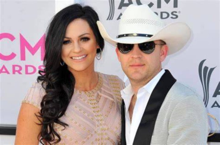 Justin Moore and his wife Kate announce they are expecting their third child Daily Mail Online