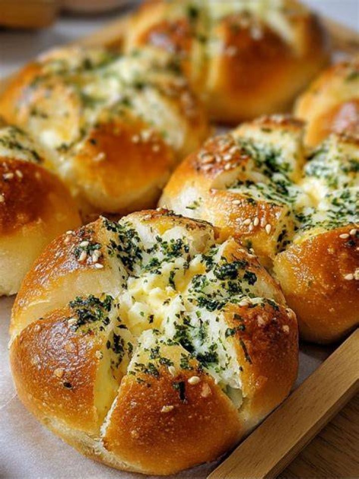 Korean Cream Cheese Garlic Bread (Air Fryer)