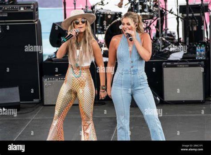 LISTEN Lauren Alaina And Lainey Wilson Proudly Flaunt Their Assets In