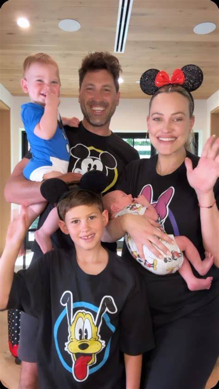 LIVEN FAMILY OFFICIAL DISNEY WORLD GENDER REVEAL! *EMOTIONAL* YouTube