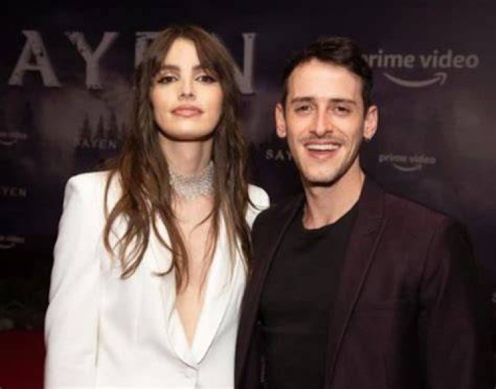 Lux Pascal deslumbra con su elegante look en estreno de &lsquo;Sayen
