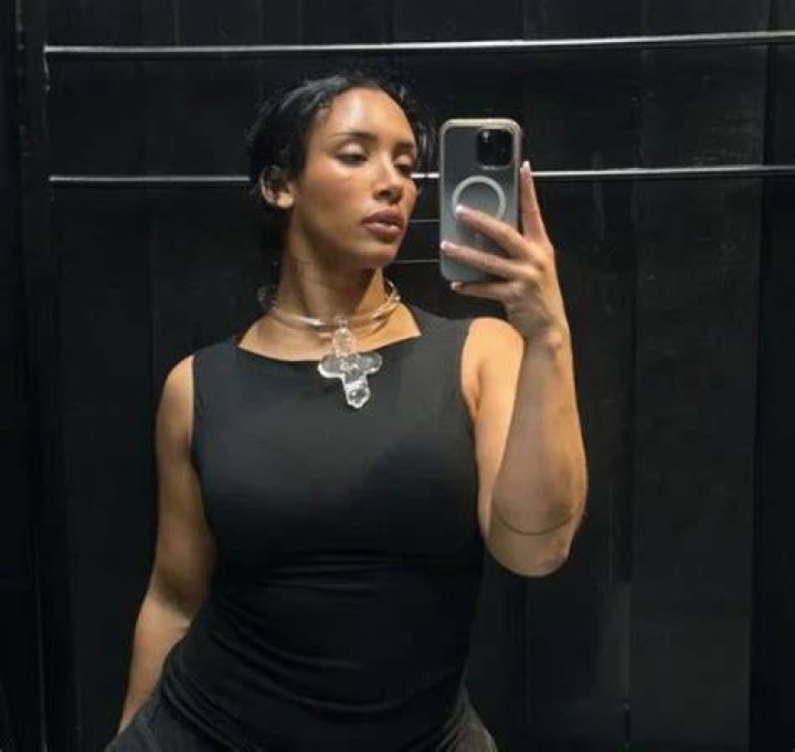 Naomi Sharon Wiki, &Acirc;ge, Fianc&eacute;, Famille & Taille Les musiciens