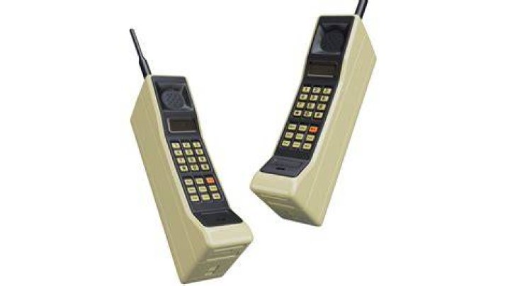 The phone Motorola 8000X Dynatac, Gordon Gekko (Michael Douglas) in
